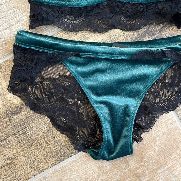 NWT Adore Me Black Lace & Green Velour Bralette Underwear Set Size XS/S - Picture 4 of 5